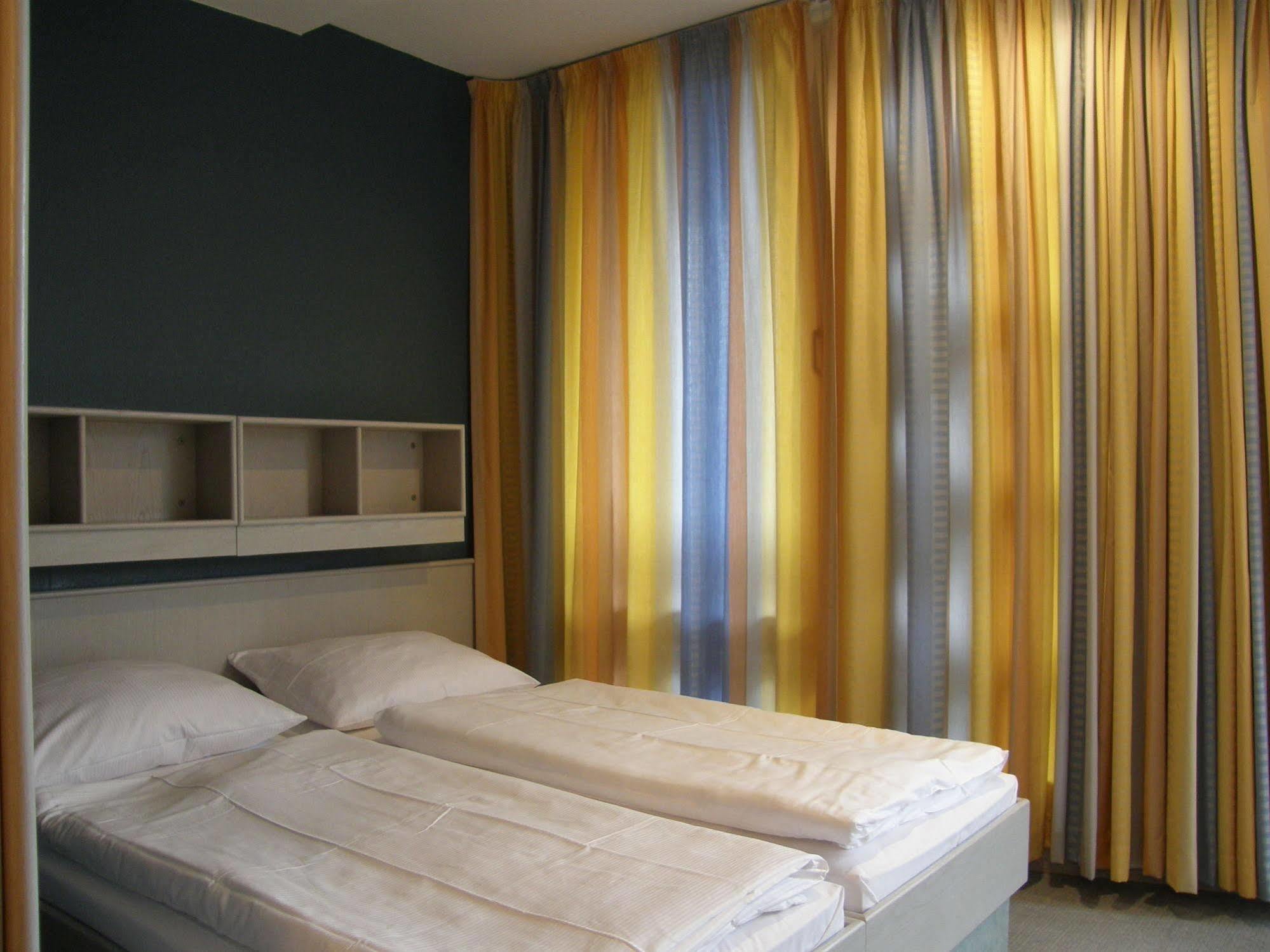 Jugendgaestehaus St.-Michaels-Heim Berlino Esterno foto
